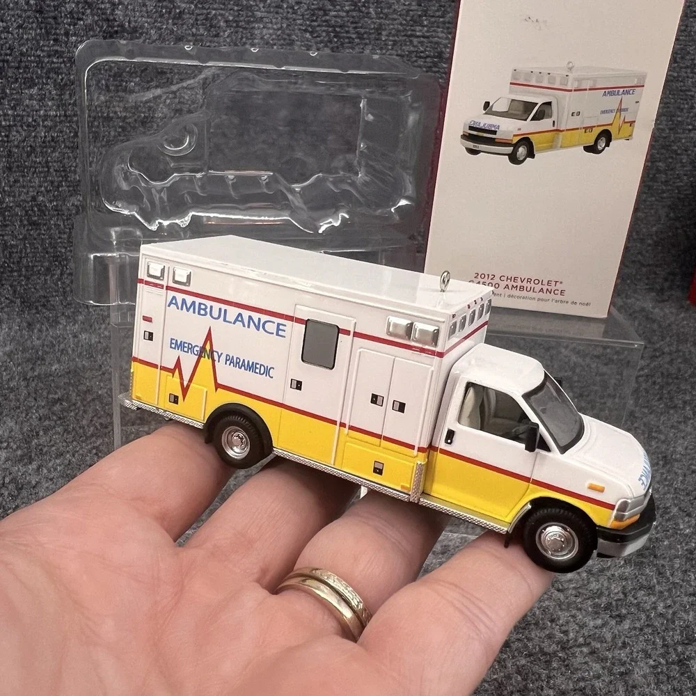 2019 Hallmark 2012 Chevrolet G4500 Ambulance EMS Paramedic Keepsake Ornament New